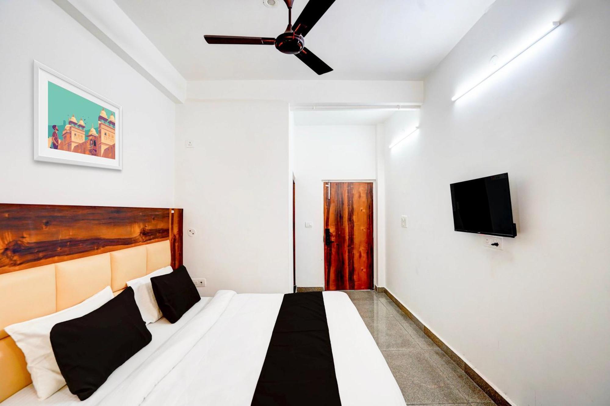 Collection O Apple Tree Hotel Noida Buitenkant foto