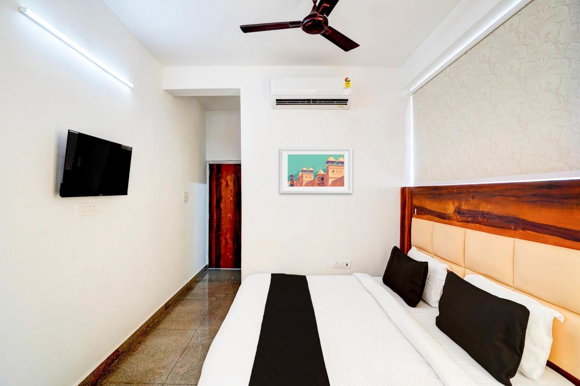 Collection O Apple Tree Hotel Noida Buitenkant foto