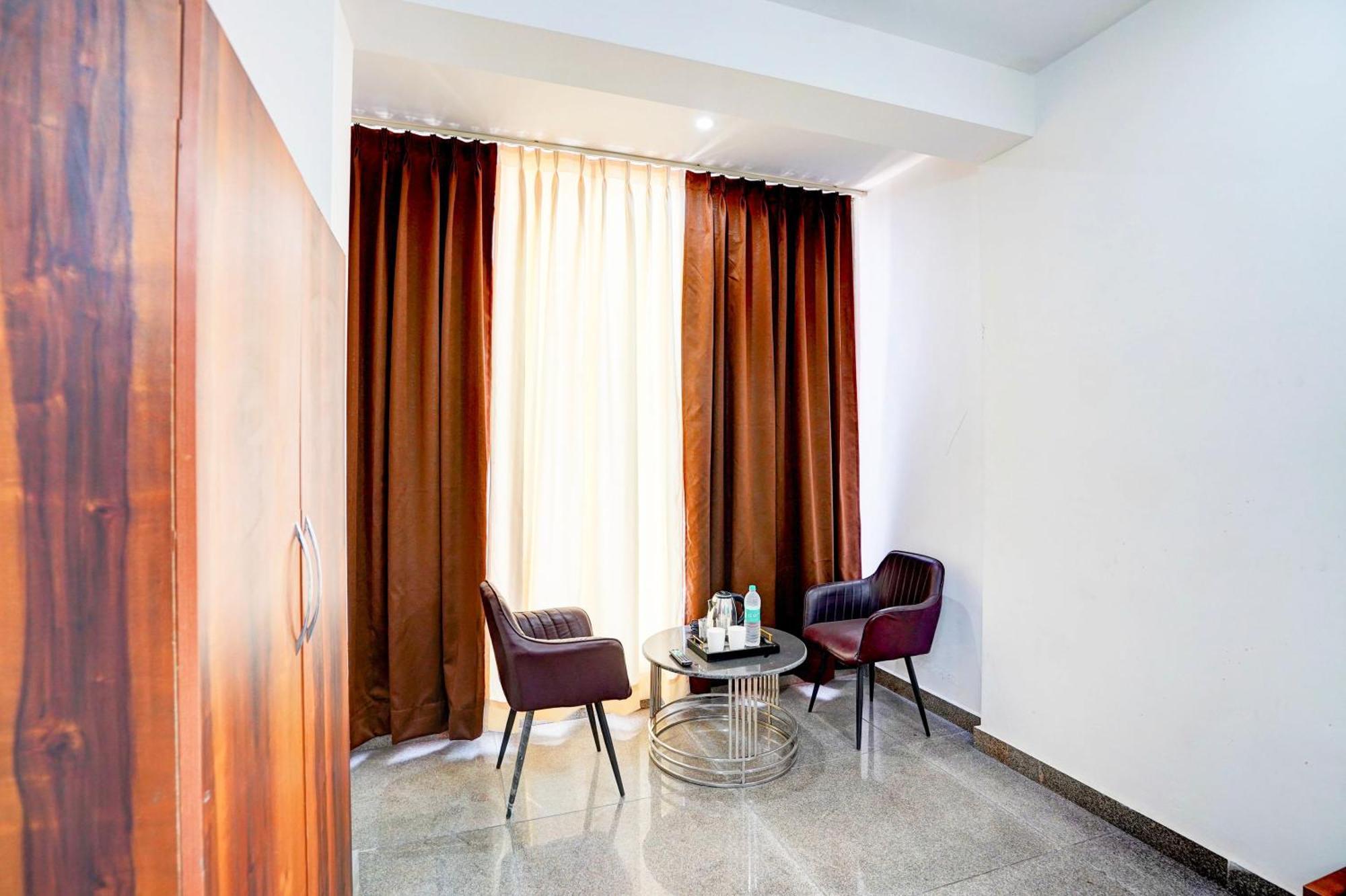 Collection O Apple Tree Hotel Noida Buitenkant foto