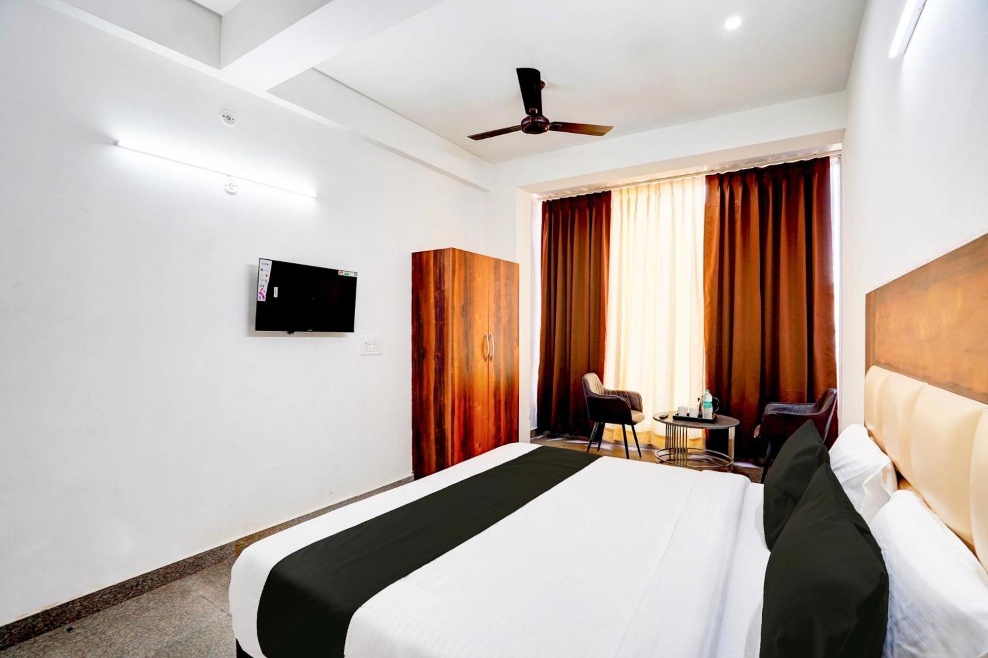 Collection O Apple Tree Hotel Noida Buitenkant foto